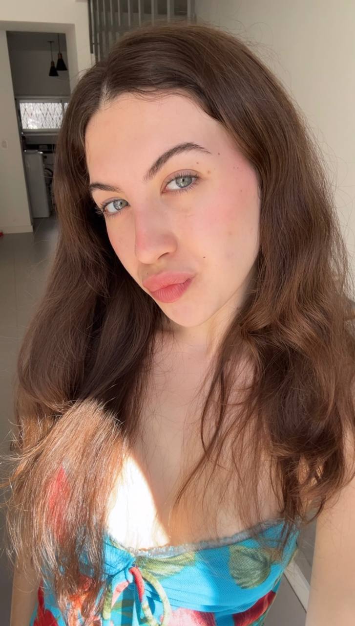 Nude girl Amber in Guatemala